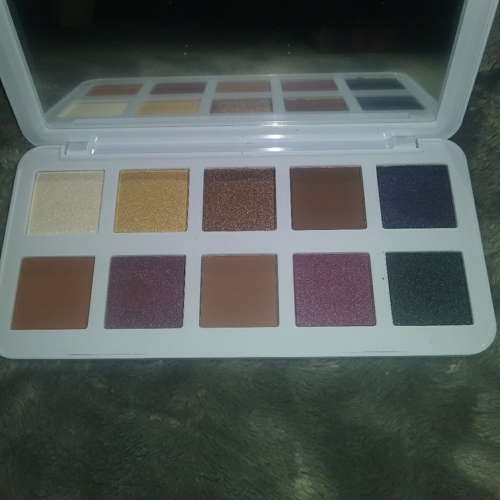 Models Own VINTAGE ROSE eyeshadow palette